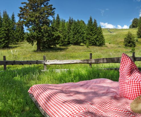 Bett im Freien auf der Kuschelalm am Katschberg